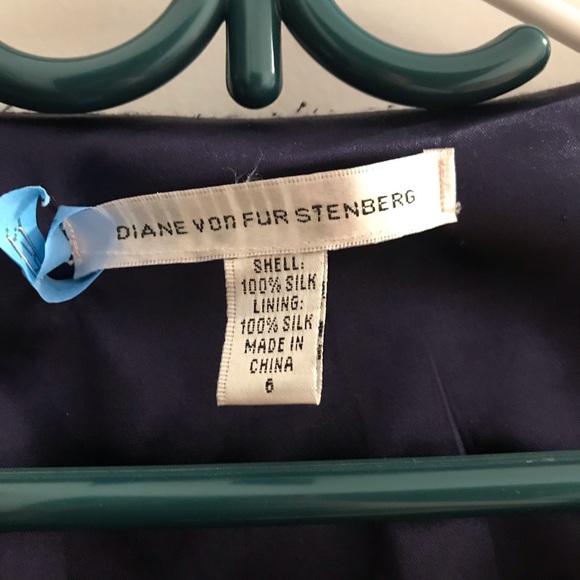 100% silk Diane von Furstenberg wrap dress - Picture 3 of 6